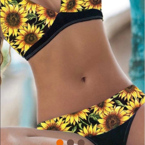 Other - TWO LEFT🌼🌼 YELLOW HALTER NECK SUNFLOWER BIKINI